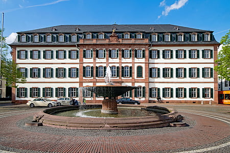 Darmstadt, Hesse, Nemčija, predsedstvo vlade, vodnjak, Luisenplatz, zanimivi kraji