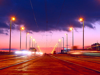 Budapest, naplemente, híd, villamos, lámpák, forgalom