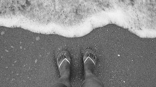 føtter, svart-hvitt, sand, bølge, bobler, natur, sandstranden