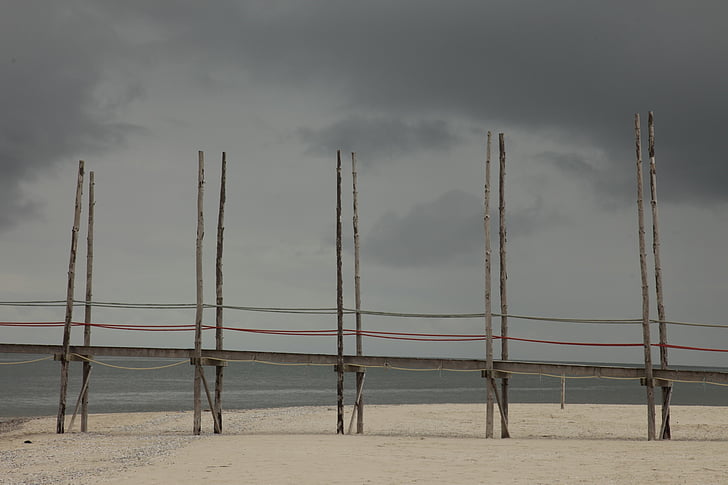 Nordsee, Meer, Strand, Sand, stürmisches Wetter, Seebrücke, schwere Wolken