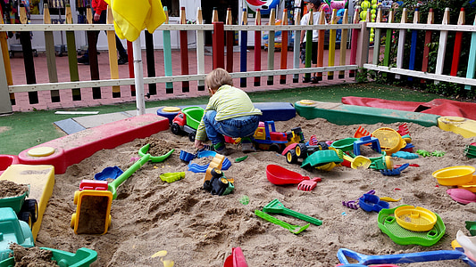 kind, zandbak, spelen, kleurrijke, graven, zomer