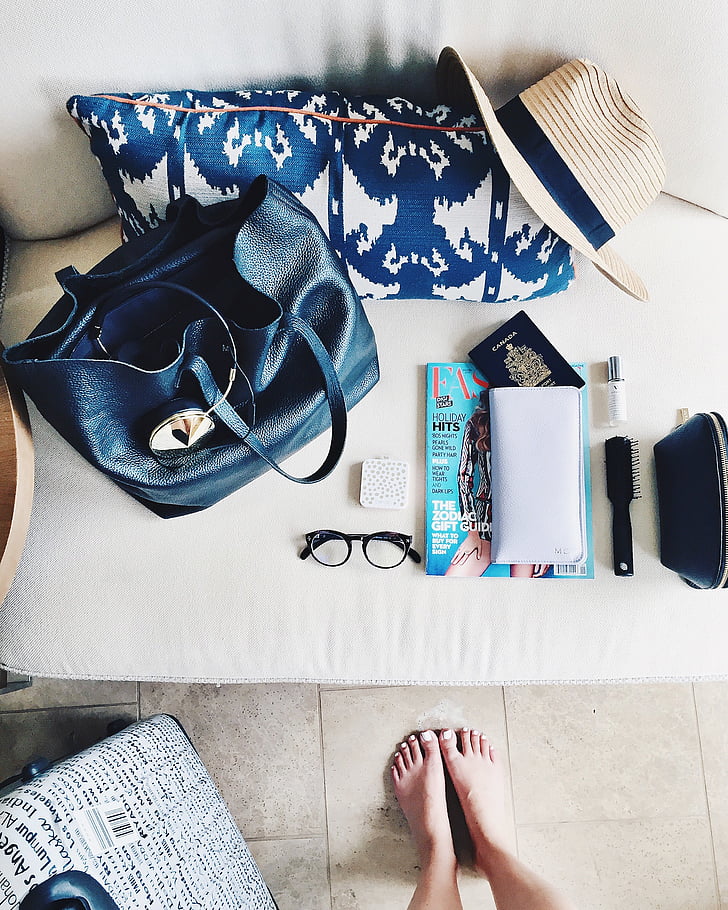 laukku, tyyny, hattu, harja, silmälasit, Magazine, lompakko