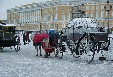 Rusko, Saint-petersburg, kočíky, palác Ermitáž, Palácové námestie, preprava, spôsob dopravy