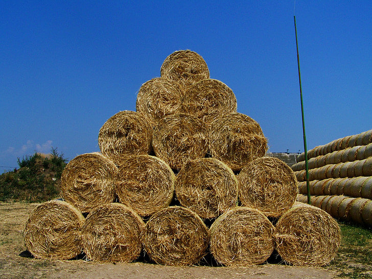 straw bales, pyramid, summer