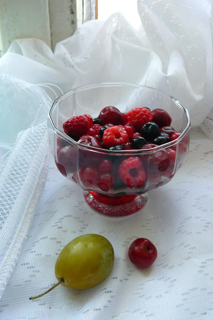 Raspberry, kismis, Cherry, Prem, vas yang dibuat dengan buah, masih hidup, buah