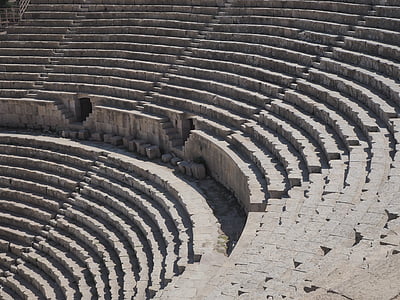 Roma Tiyatrosu, Klasik, Tırmıklar