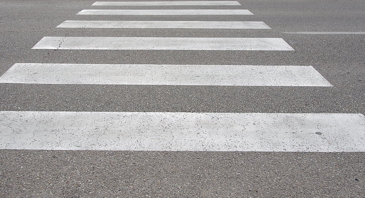 pas de zebra, al carrer travessia ped, pas de vianants, ratlles blanques, carrer, asfalt