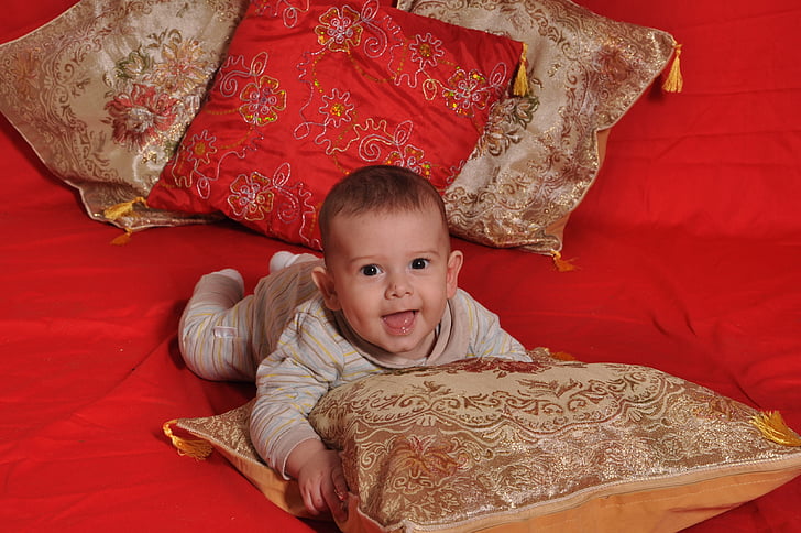 bebe, baby, smiling, todler, child, cute, pillow