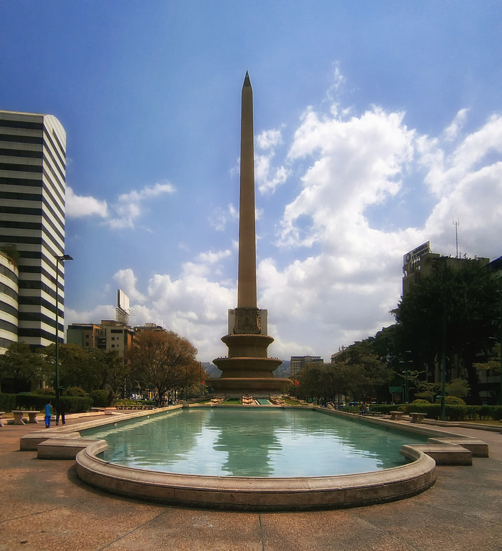 Altamira, México, Monumento, estatua de, estanque, reflexiones, edificios