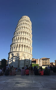 Pisa, nap, torony, kék ég