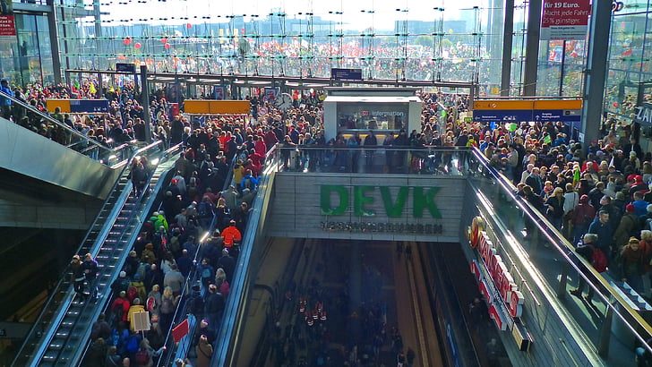 demonstration, crowd, ttip, berlin, berlin hbf, show me, railway station