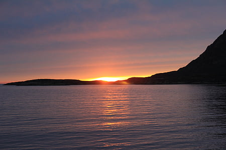 Grönland, naplemente, a víz mellett