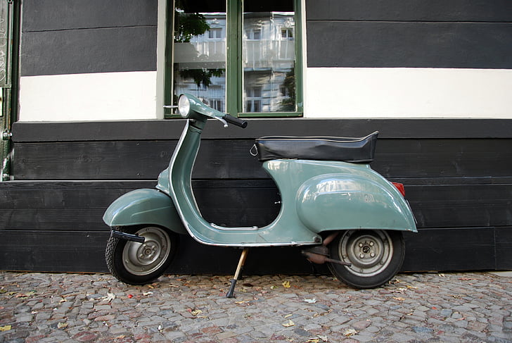 skoter, Vespa, kult