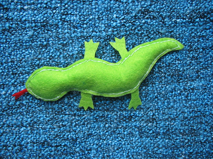 the lizard, handmade, felt, green, sewing