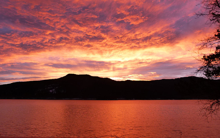 canim jezero, Britská Kolumbie, Kanada, východ slunce, červená, ráno, obloha