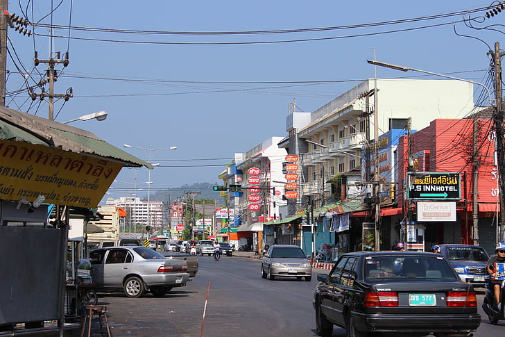 Thailand, Phuket, Straat, verkeer, auto 's, elektrische kabel