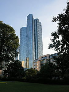 a Deutsche bank, Frankfurt, Bank épülete, üveg-építészet, felhőkarcoló, pénzügyi központ, város