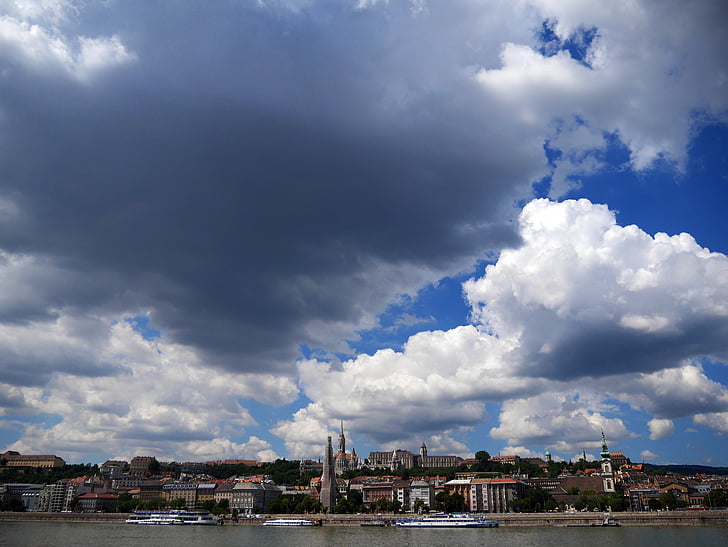Budapest, Panorama, nuvens, acima do Danúbio