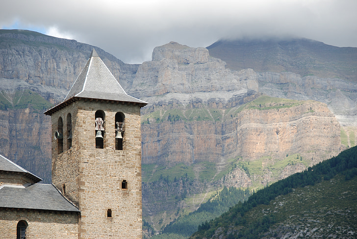tour, clocher de l’église, Torla, montagne, paysage, Pyrénées, Espagne