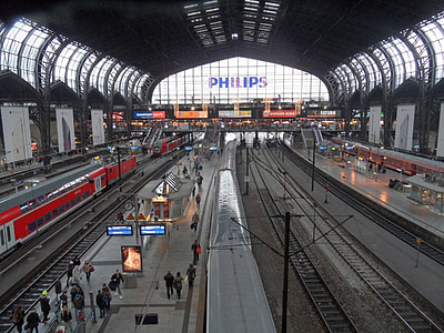 Hamburgas, Centrinė stotis, traukiniai, gleise, platforma