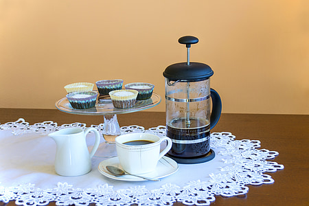 Muffin, Kaffee, Kaffeemaschine, Kaffee am Nachmittag, Dessert energatyczny, klein schwarz, hausgemachtes Gebäck