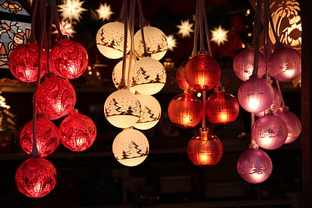 Karácsony, karácsonyi díszek, karácsonyi labdák, lámpa, elektromos lámpa, dekoráció, világítási berendezés