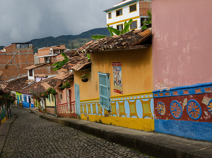 Kolumbija, guatape, tūrisms, interesantas vietas, saulains, brīvdiena, pilsēta