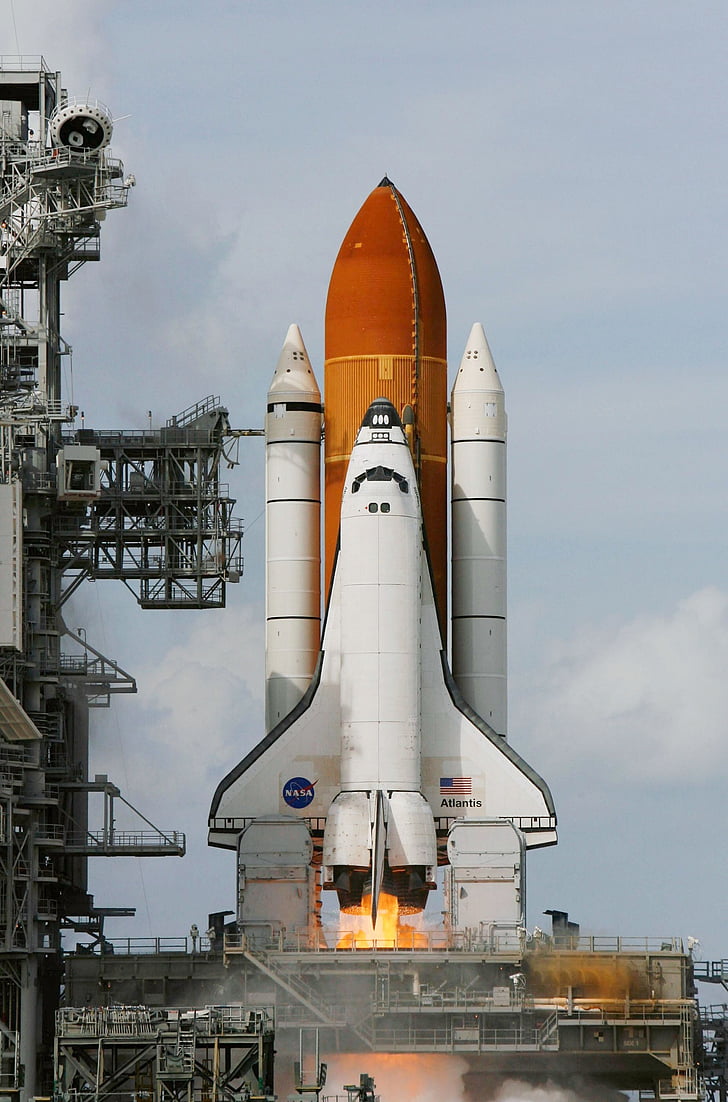 Space shuttle atlantis, LiftOff, lancering, vlammen, launchpad, raket boosters, exploratie