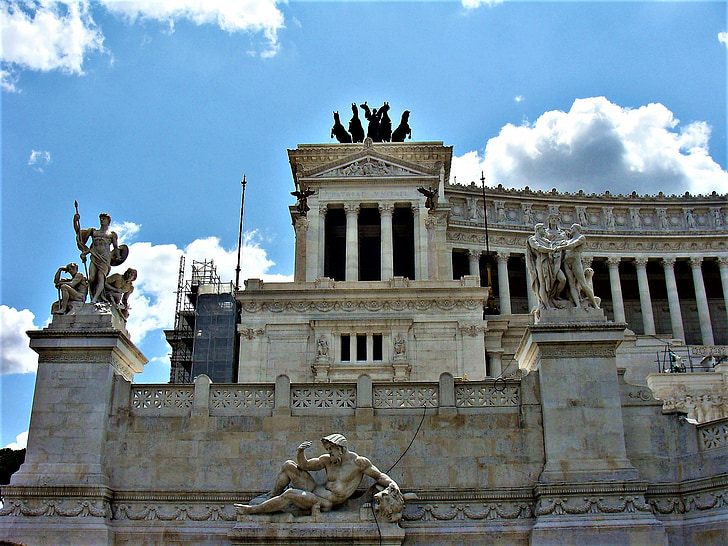 monumentale, Monumentul, coloane