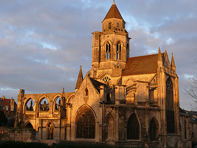 Igreja, pedras, torre sineira, França, património, arcos, arquitetura