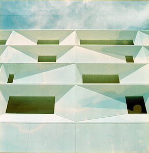 Blanco, hormigón, edificio, durante el día, moderno, edificios, Windows