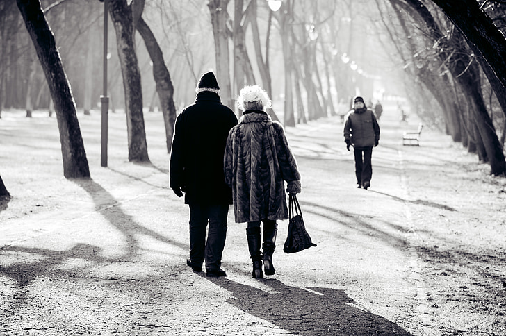 a piedi, coppia, coppie che camminano, donna, uomo, tempo libero, insieme