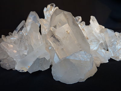 Cristall de roca, clar per blanc, part superior de joia, trossos de pedres precioses, vítria, transparents, translúcid