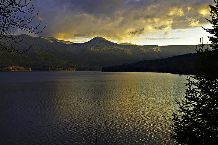 canim jazero, Britská Kolumbia, Kanada, Počasie, západ slnka, Čiastočne zamračené, Príroda