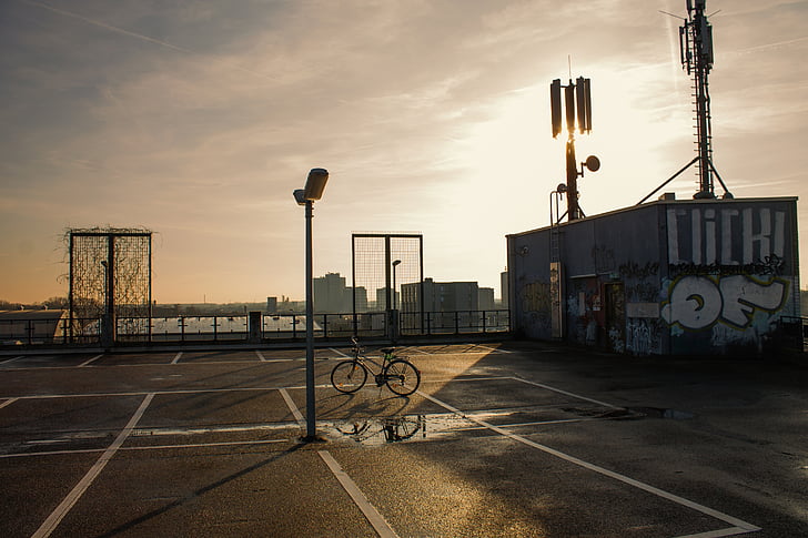 Multi-storey автомобильная стоянка, велосипед, тень, вечернее солнце, испаноязычные, свет, колесо