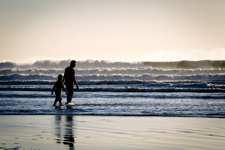 silhouette, photo, homme, Kid, à côté de, bord de mer, gens