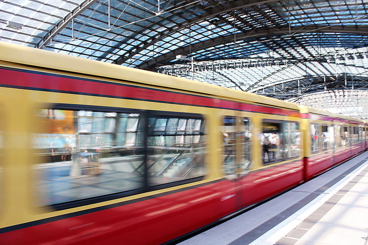 Berlín, tren, editado, transporte, vía férrea, estación de, plataforma de la estación del ferrocarril