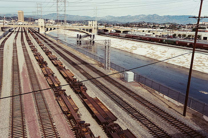 large, angle, photo, brun, train, chemin de fer, chemin de fer