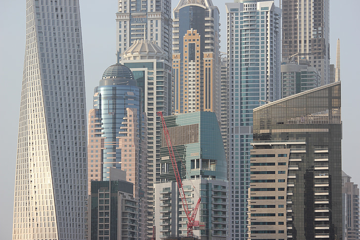 Dubai, suures linnas, pilvelõhkuja