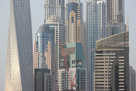 Dubai, suures linnas, pilvelõhkuja