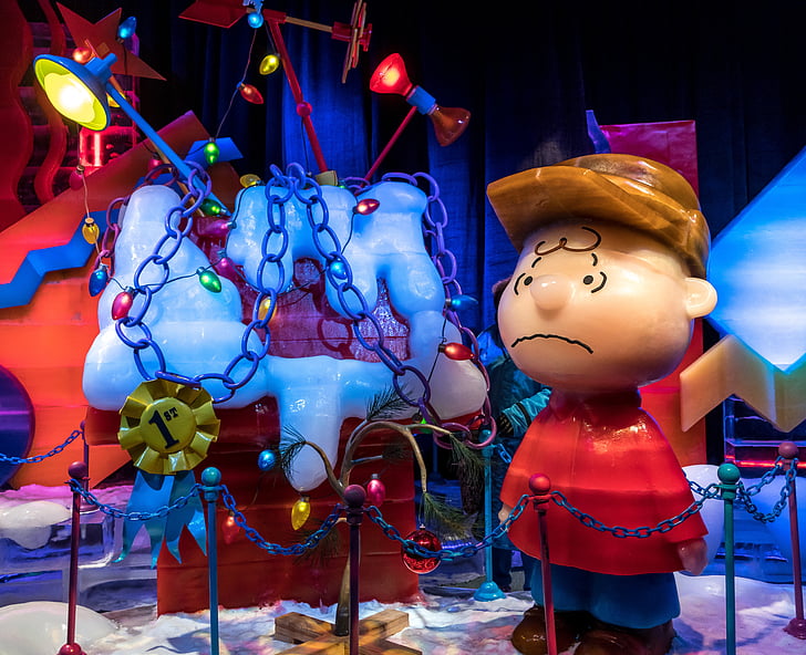jégszobrok, Gaylord palms, kiállítás, Charlie brown karakterek, fagyott kutya ház, Karácsony, Snoopy