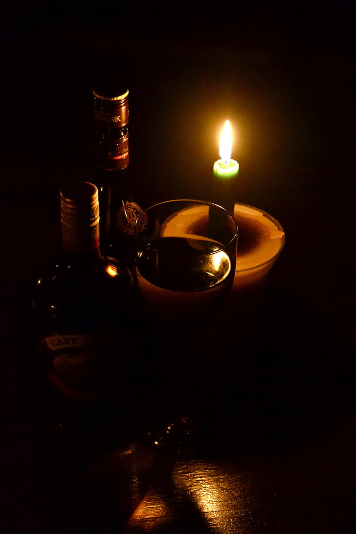 sveču gaismā, nav elektrības, vīns
