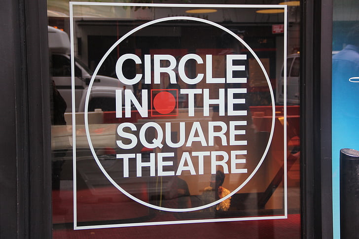 kruh na námestí, NYC, Manhattan, Midtown, turistické, živé divadlo, výkon