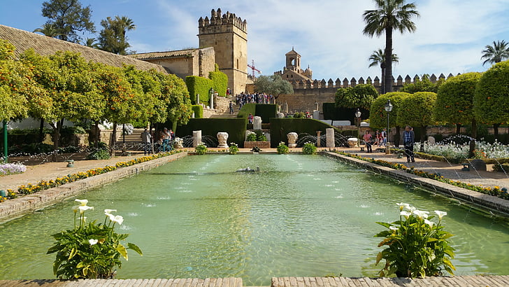 Alcázar de los reyes cristianos, Castelo dos monarcas cristãos, Alcázar de Córdova, Córdova Alcazar, jardins, arquitetura, lugar famoso