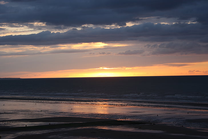 ainava bija, Normandija pludmali, saulriets