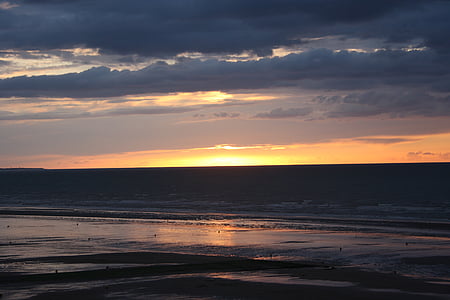 krajina bola, Normandia beach, západ slnka