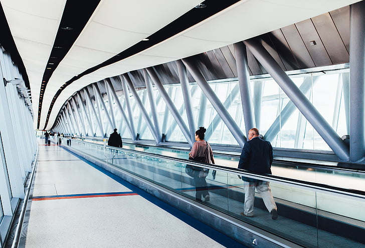aéroport le plus pratique, porte de l’aéroport, d’embarquement, escalator, Gatwick, d’atterrissage, avions