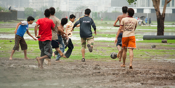 Ποδόσφαιρο, ημιστερεά, Ποδόσφαιρο, λασπωμένο, λάσπη, τα παιδιά, τα παιδιά