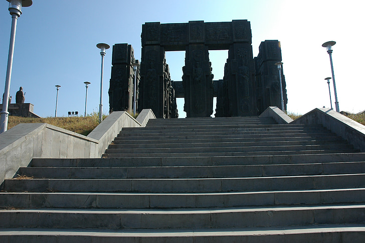 monument, Georgia, bygge