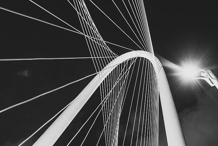 arquitectura, en blanc i negre, Pont, llum, cel, cables d'acer, pont penjant